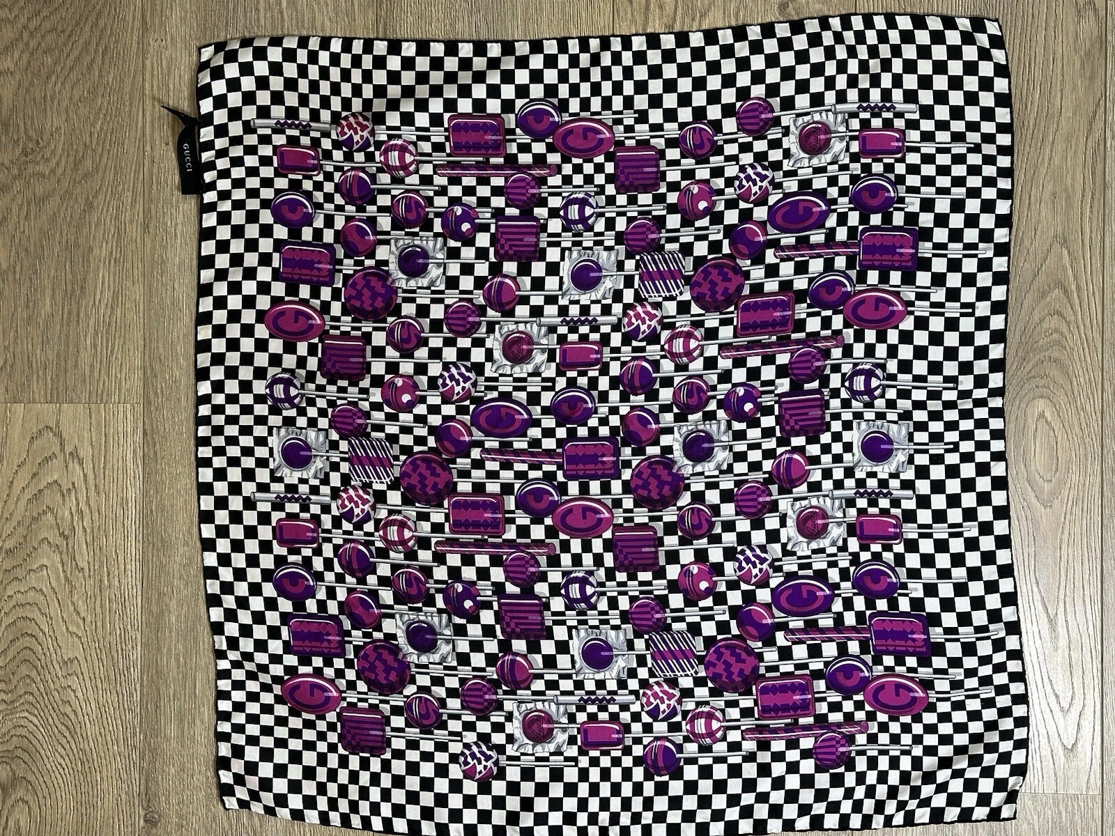 Gucci sucettes foulard en soie à damier 65*65 cm