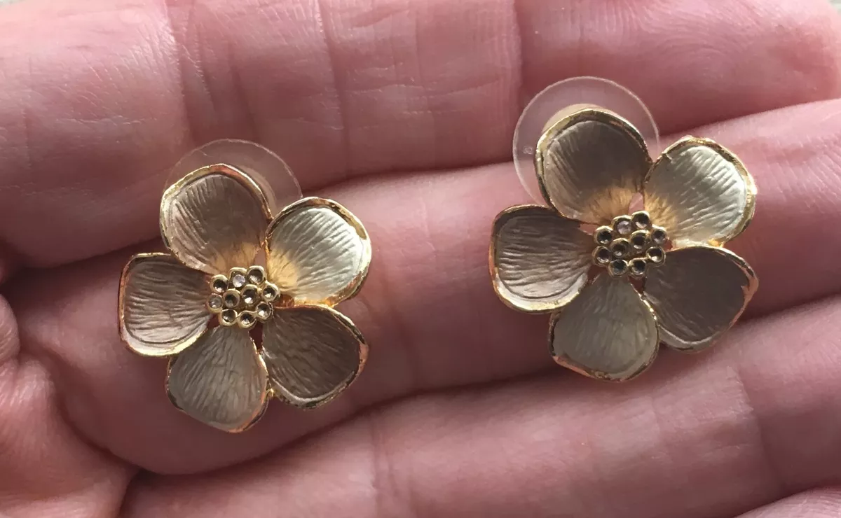 Dogwood flower earrings deals