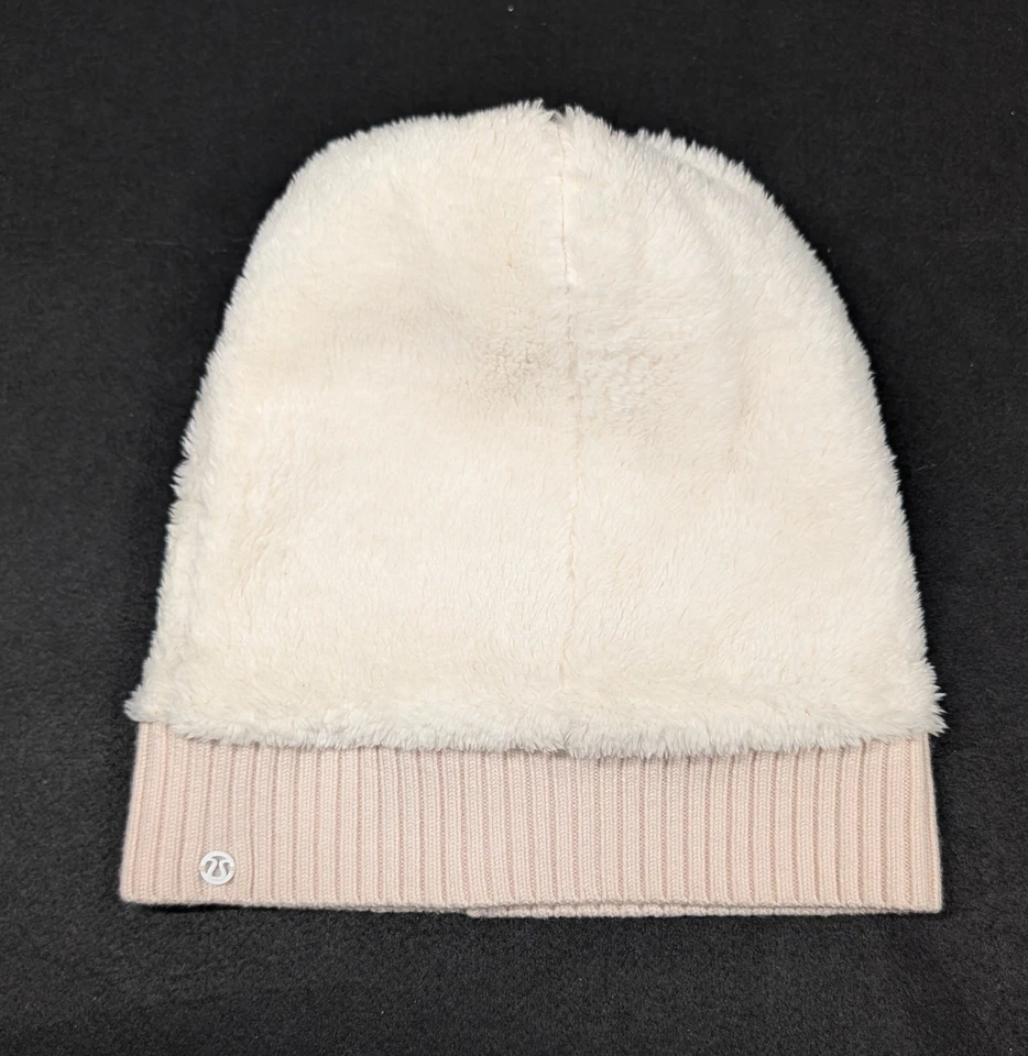 Lululemon 粉色电缆针织 Pom Pom 豆豆帽带毛皮均码美利奴羊毛 — 第 3/4 张图片