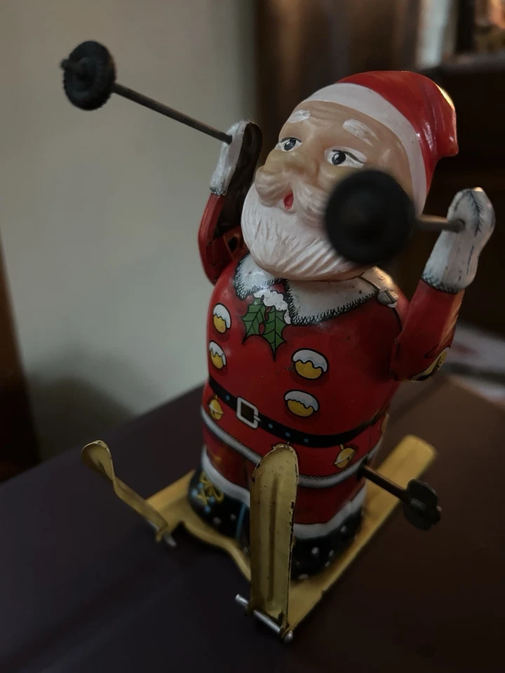 Bandai Toy Santa cuerda fricción con esquís Foto 4 de 4