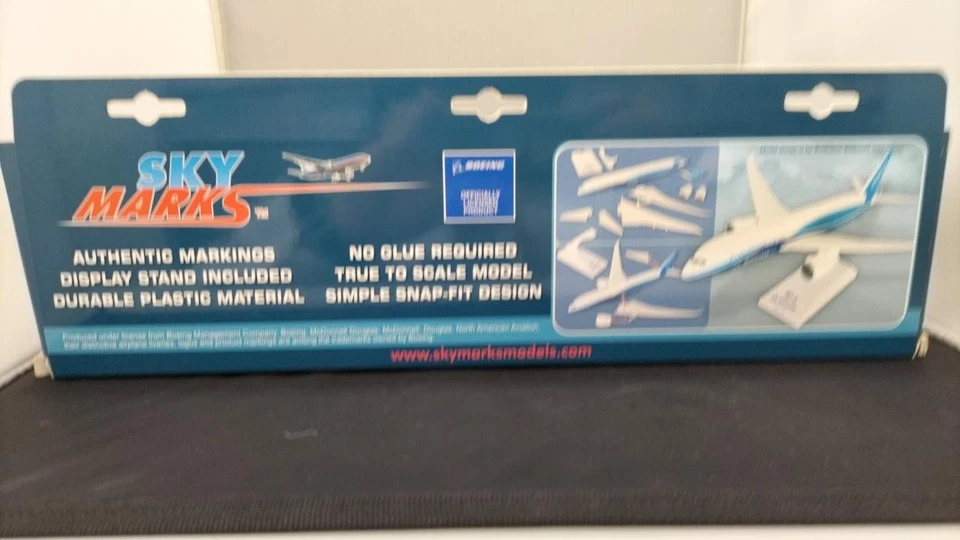 DARON SKR781 1200 777-200 Air France with gear - Image 4 of 4