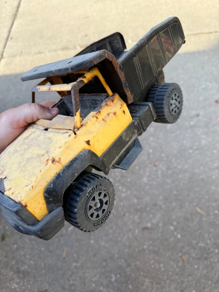 Vintage 1983 Tonka Dump Truck Yellow Black Metal & Plastic Construction Toy - Image 4 of 4
