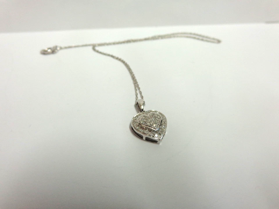 Colar em forma de coração de ouro branco 10kt diamante tamanho 18 polegadas lg peso 1,7 gramas 45 sm diâmetro - Imagem 3 de 4