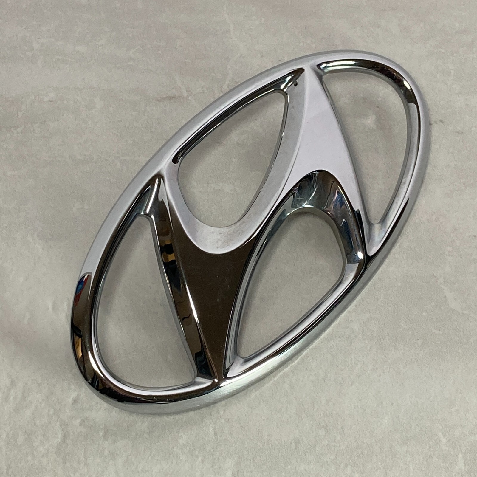 2007-2012 Hyundai Santa Fe Emblem Logo Badge Symbol Rear Tailgate Trunk Chrome