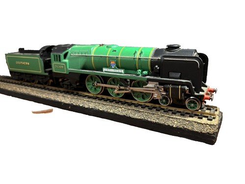 The Service Station | Model Loco Locomotive Rolling Stock Portable