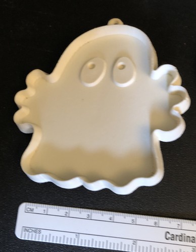 Set aus zwei Hallmark Halloween Kunststoff Ausstechformen. Totenkopf und Geist  - Bild 2 von 7