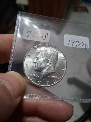 1970 D KENNEDY SILVER HALF DOLLAR - UNCIRCULATED LOW MINTAGE KEY DATE !!