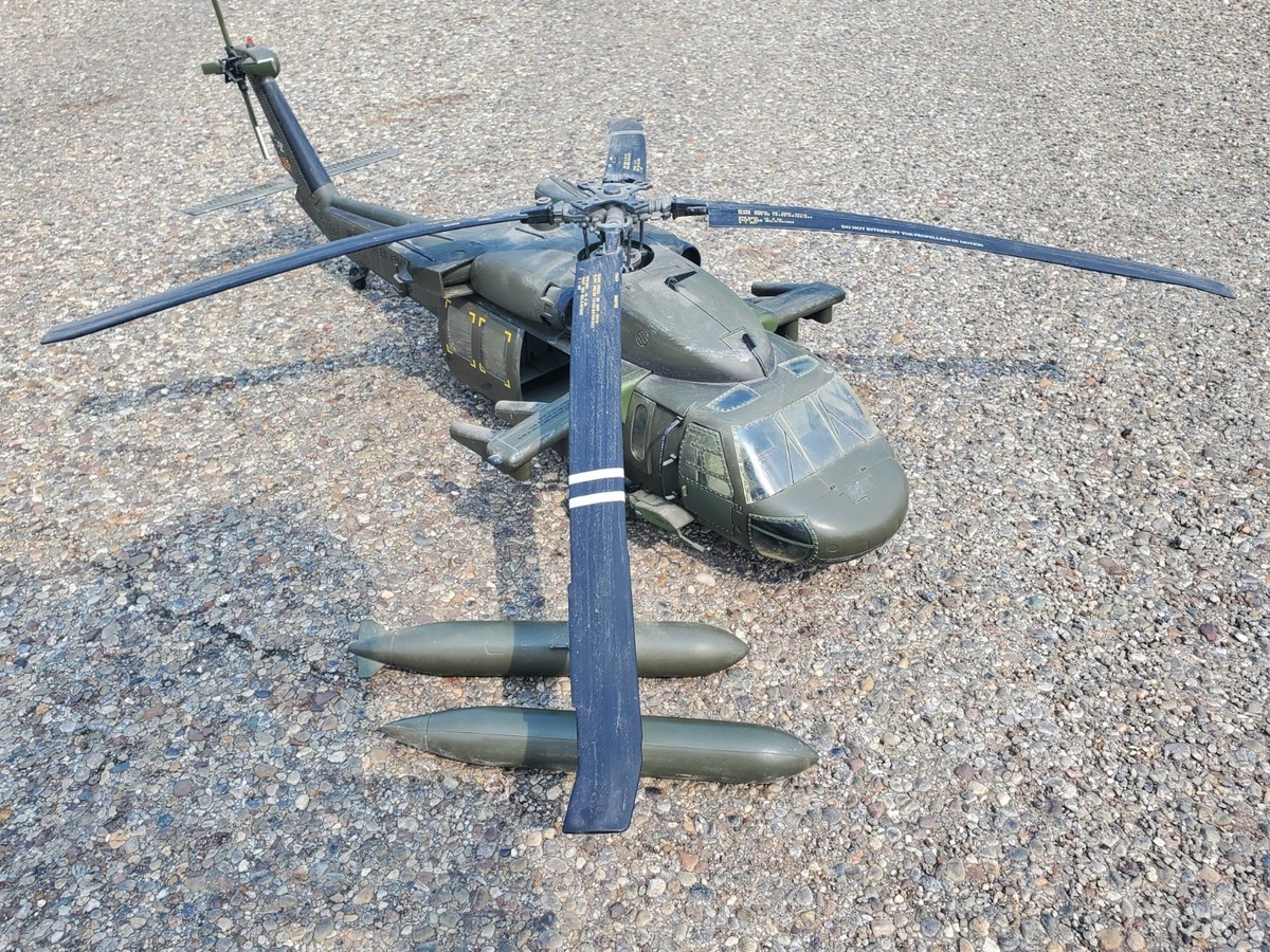 Elite Forces BBI US Army Black Hawk Helicopter 1:18 Scale Bombs