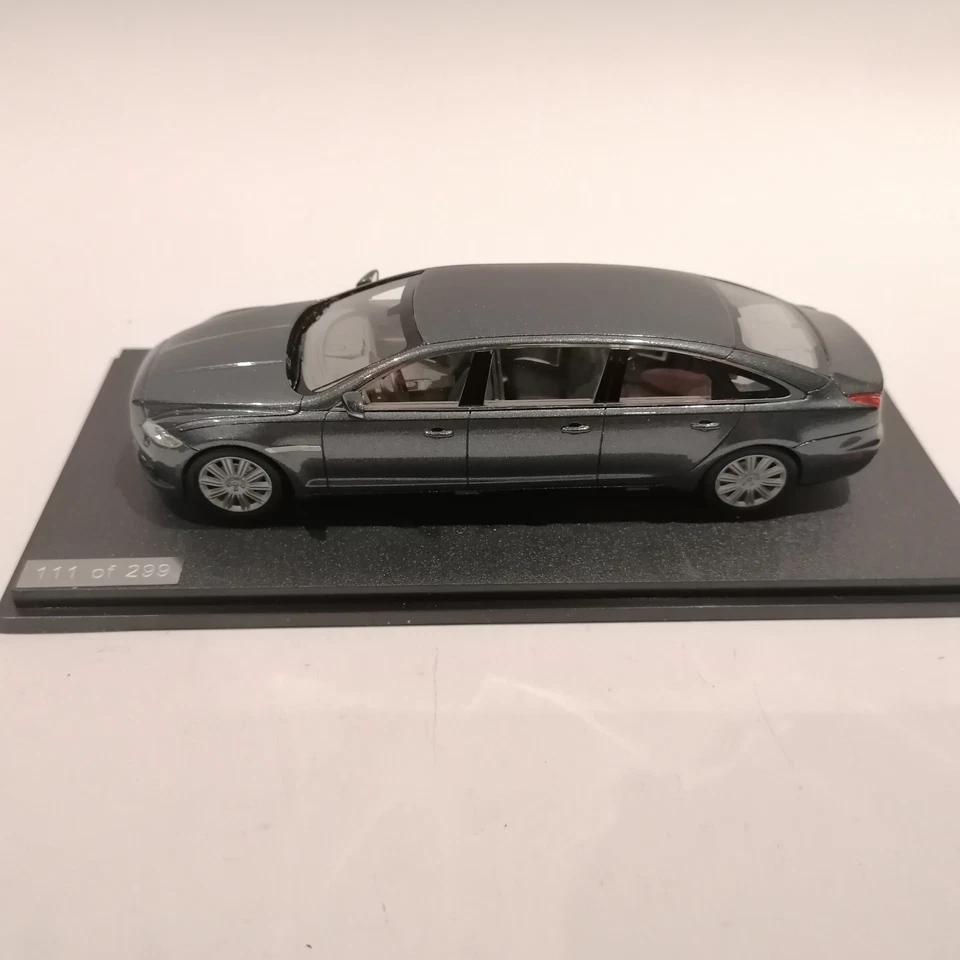 Modelos GLM 1:43 Diecast Jaguar/Wilcox Xj351 Limusina Con Estuche Edición Limitada Foto 2 de 4