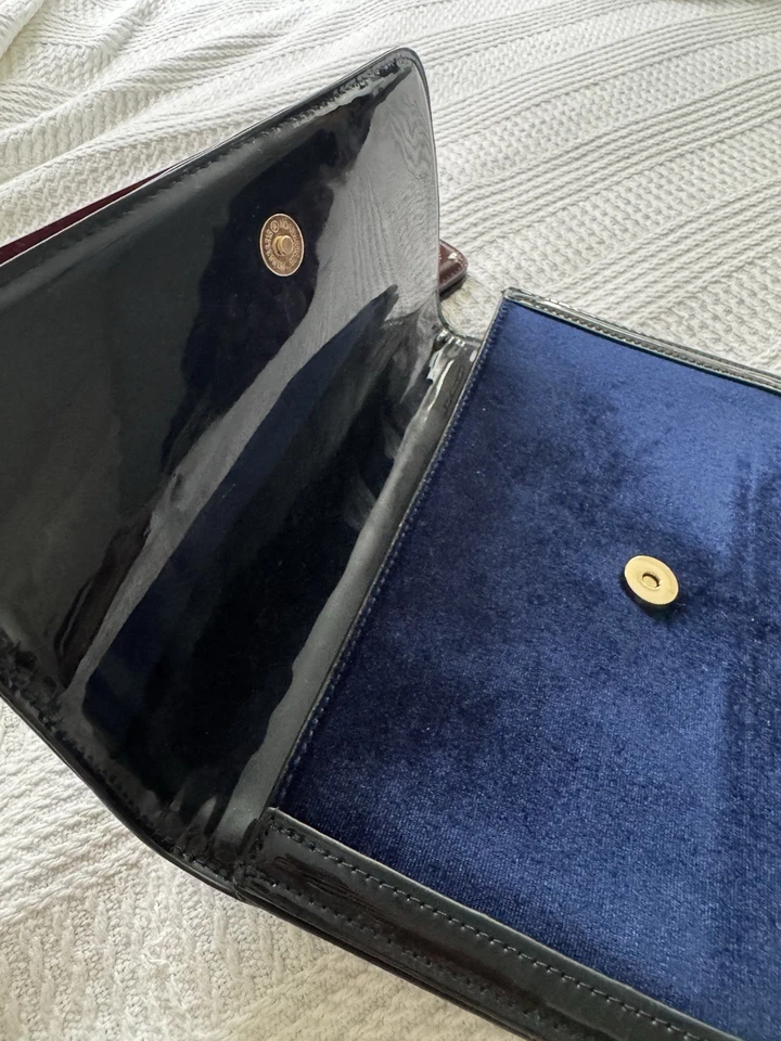 Embragues de terciopelo Dune London Rich azul marino y púrpura | Sin correas Foto 3 de 4