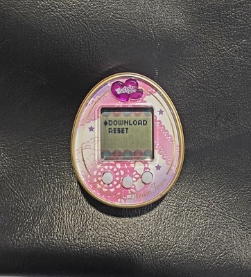 Tamagotchi Friends Dream Town Digital Friend Pink Lace Gem Rare!