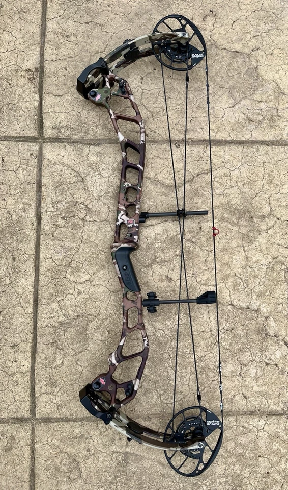 PSE EVO NXT 33 RH 26.5-32” 70-80# First Lite Fusion Camo 80-90% LO GAS Strings - Image 4 of 4