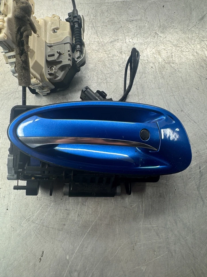 Manija de puerta exterior del conductor trasero izquierdo Porsche Panamera 2010-16 OEM 97053706404 Foto 2 de 4