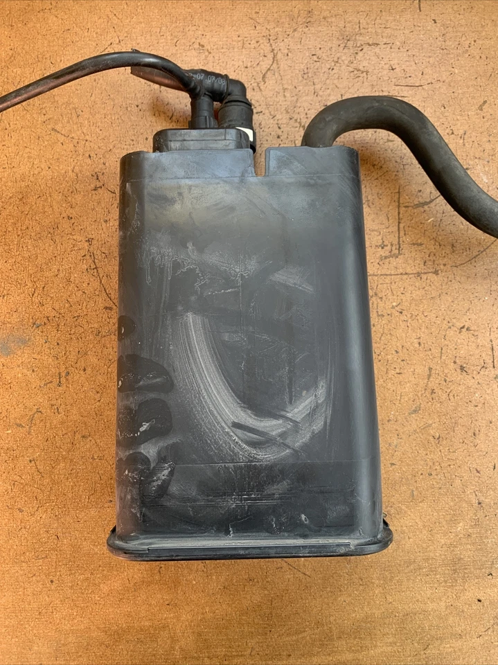 Контейнер для пара Volvo XC90 2005-2011 годов выпуска 30650221 от оригинального производителя - Изображение 2 из 4