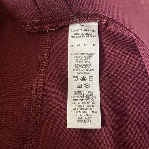 Nike Women's Sportswear Mid Rise Essential Shorts Size XS Burgundy New With Tags - Picture 4 of 6