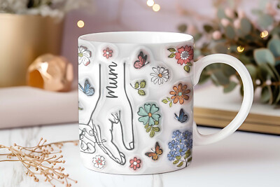Personalisierte 3D Tasse - Mutter oder Oma & Kind Hand haltend - bis zu 4 Namen