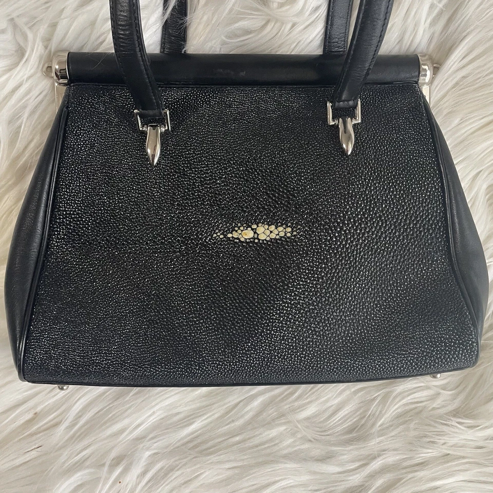 Bolso de Mano Mystique Collection Piel de Raya Genuina Cuero Negro De Colección Exótico Foto 4 de 4