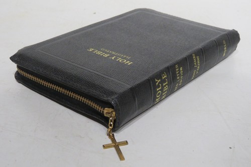 The Holy Bible KJV Red Letter World Bible Illustrated Zipper Young Folks Edition - Picture 9 of 9