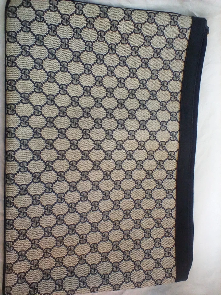 Authentic GUCCI PVC GG Interlock 16x11 ZipperEnvelope Doc Carry Case #0170980025 - Image 2 of 4