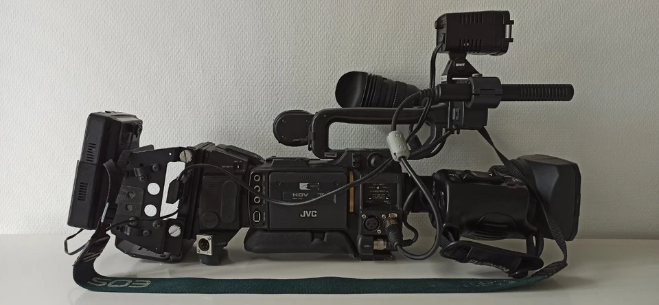 JVC GY-HD201 Profi-Camcorder + DR-HD100 Recorder –Zubehörpaket –gebraucht - Bild 2 von 4