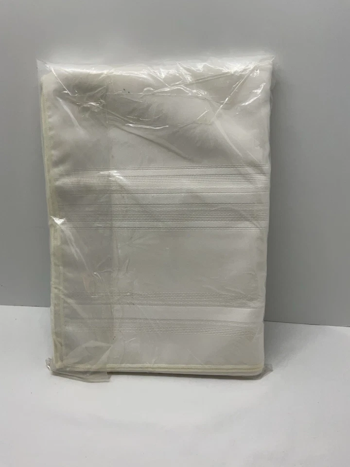 计数十字绣桌布刺绣 61 英寸 x 86 英寸 — 第 3/4 张图片