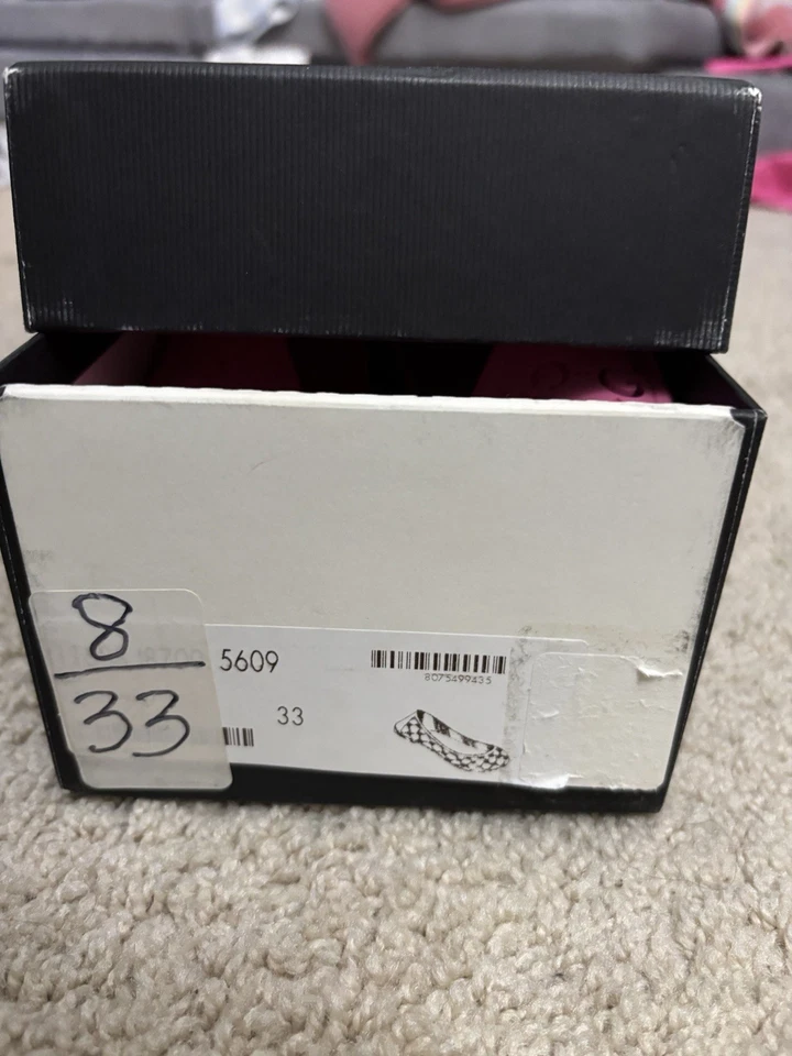 Zapatos planos de ballet rosa sin cordones de goma con logotipo Gucci GG para niñas Foto 3 de 4