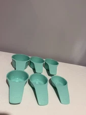 Tupperware Teal Measuring Mates Cups New