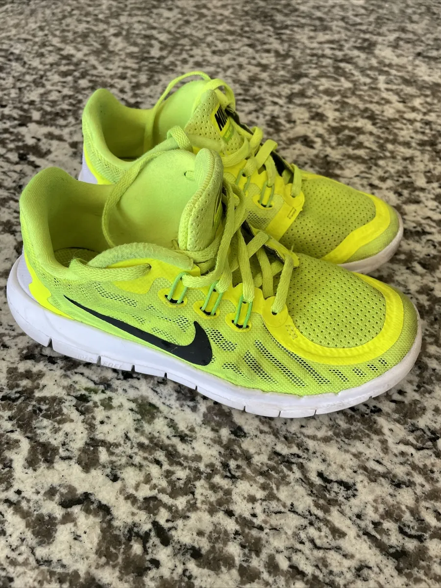 Hong Kong ir al trabajo fregar Nike Free 5.0 Running Shoes Neon Yellow Black White Size 2Y | eBay