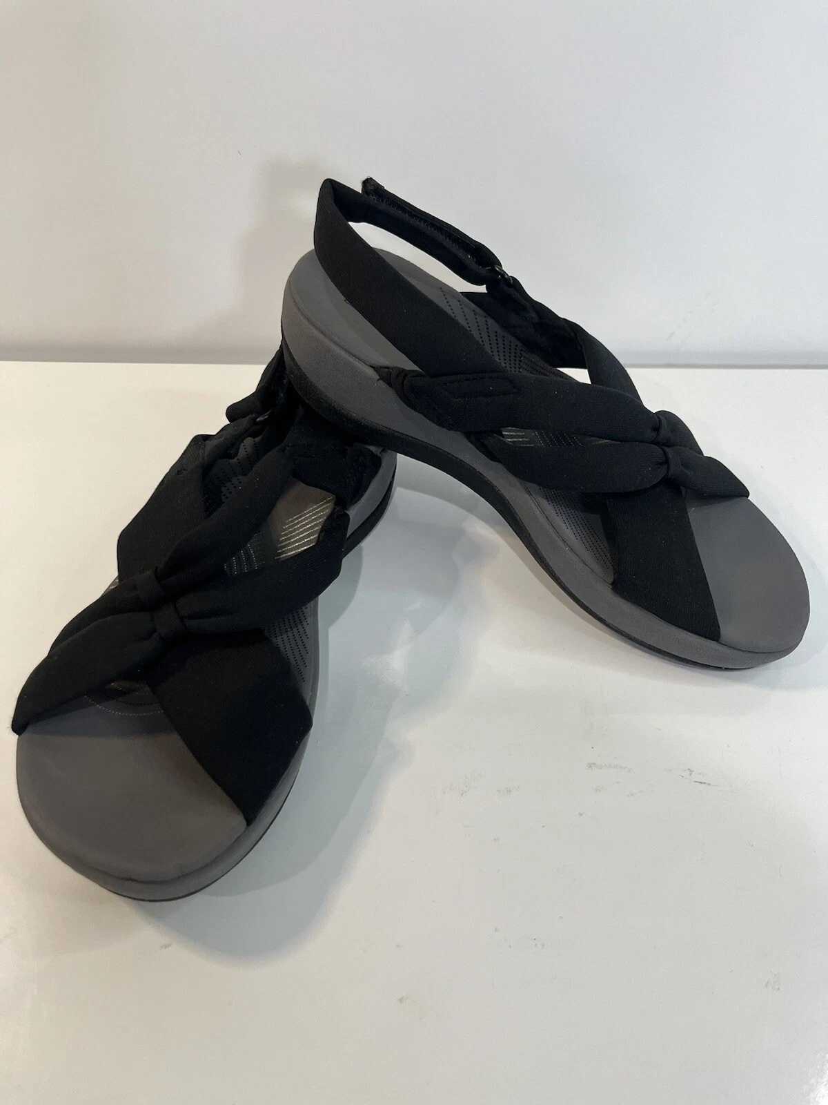 CLARKS CloudSteppers Arla sandalo nero comodo morbido con cinturino sul retro taglia 6 casual