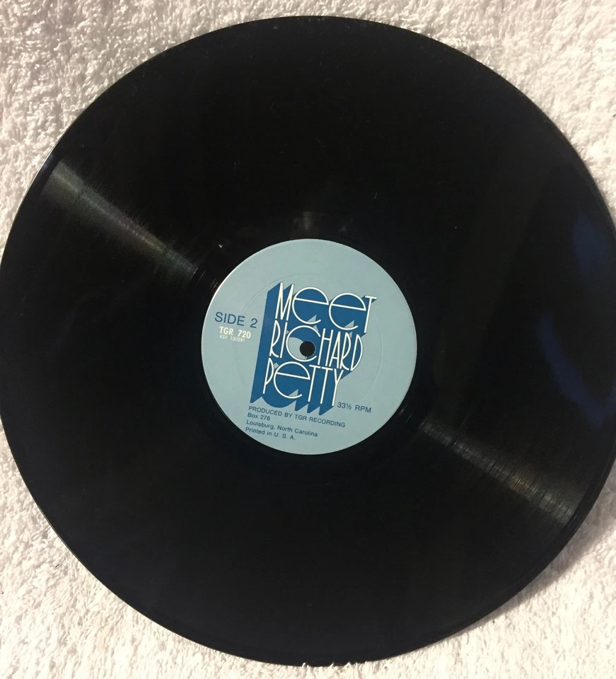 Meet Richard Petty Disco Álbum LP y Libro NASCAR Plymouth Carreras Mopar Coche NUEVO Foto 4 de 4