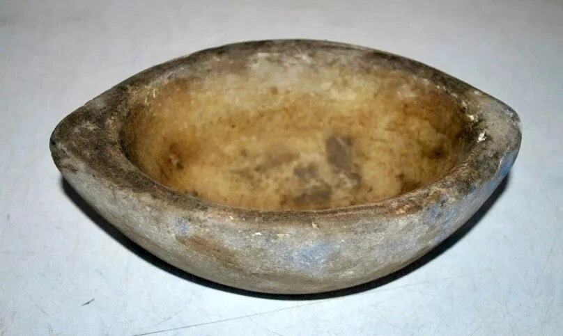 Antiguo mortero de molienda de especias Kharal hecho a mano de piedra de mármol indio de la década de 1850 Foto 2 de 4