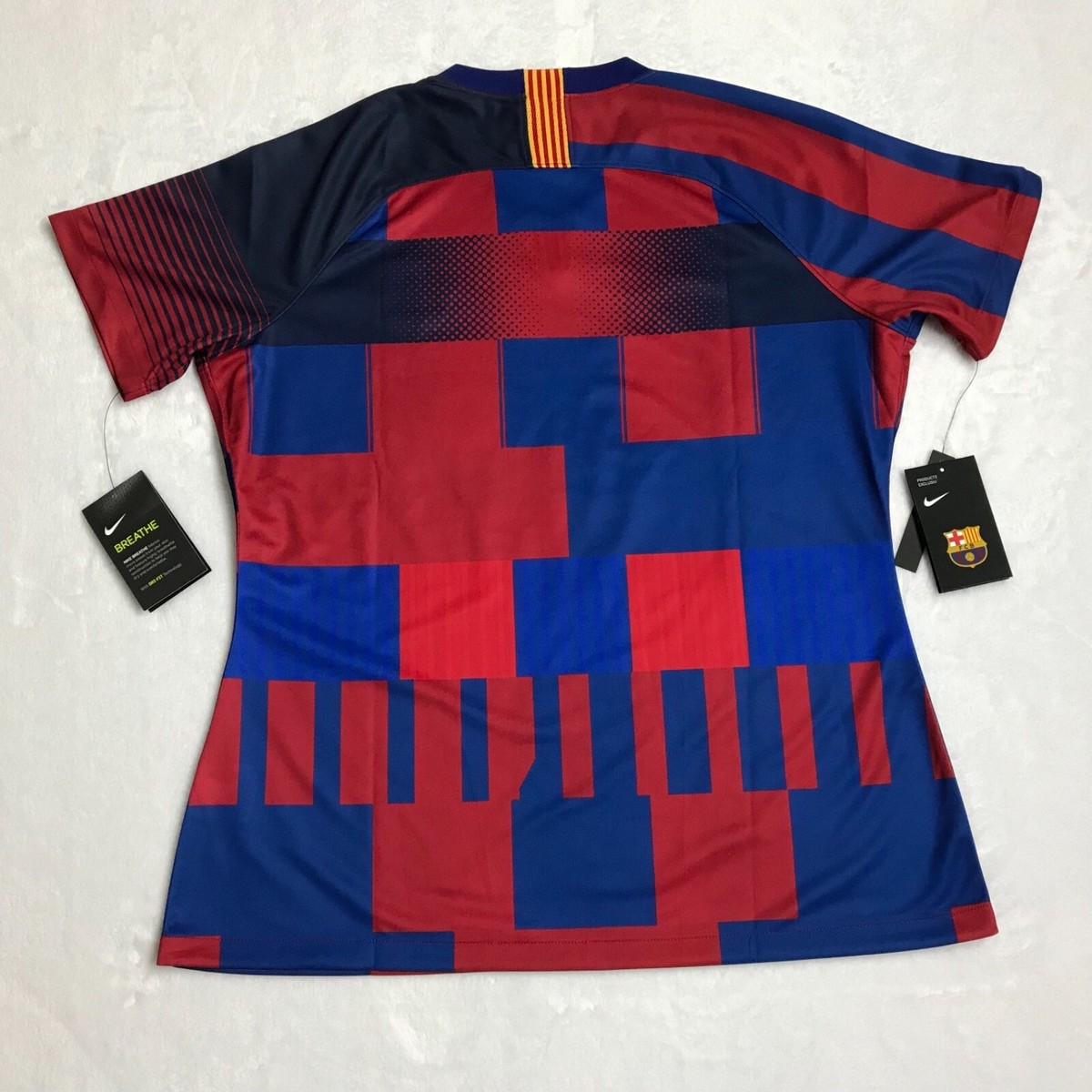 ♢﻿新品♢﻿Nike FC Barcelona 90年代モデル シャツ FC Barcelona Men's Nike Total 90 Soccer T-Shirt. Nike.com