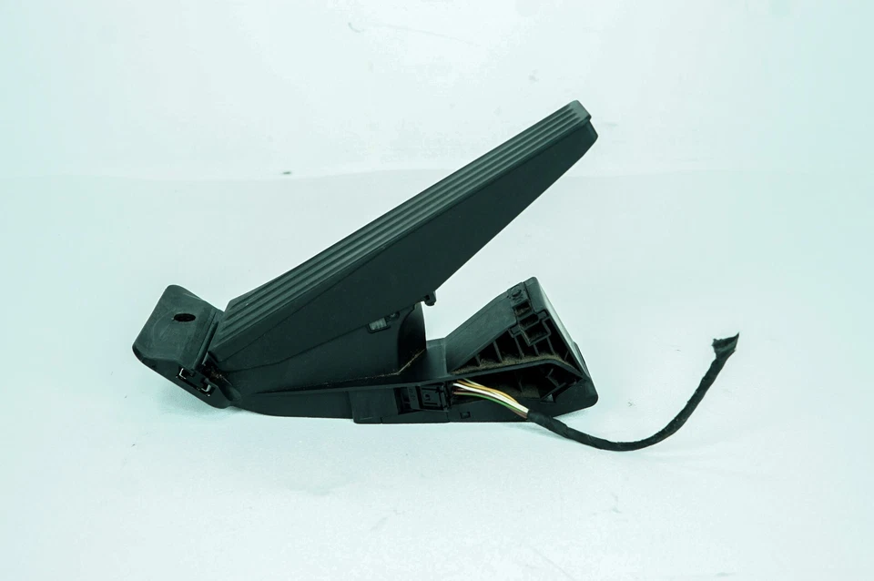 09-15 BMW 750i xDrive OEM Fuel Gas Accelerator Throttle Pedal 35406889822 5112 - Image 2 of 4