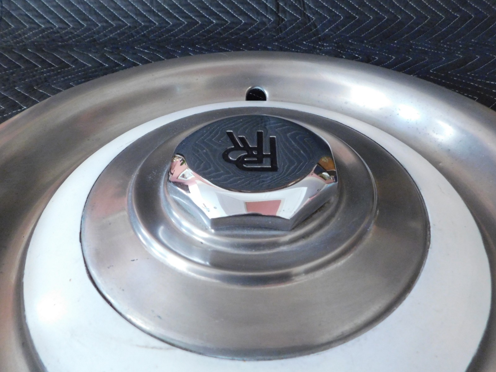 ROLLS ROYCE  WHEEL COVER HUBCAP HUB CAP - SEE VIDEO
