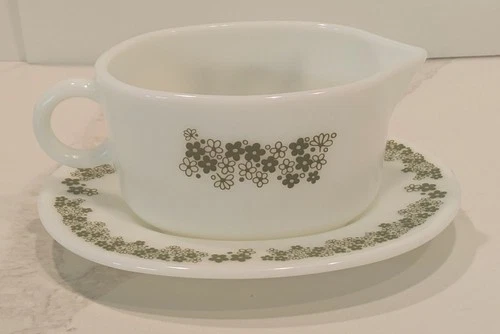 New ListingMinty Vintage Pyrex Spring Blossom Crazy Daisy Gravy Boat w/ Underplate