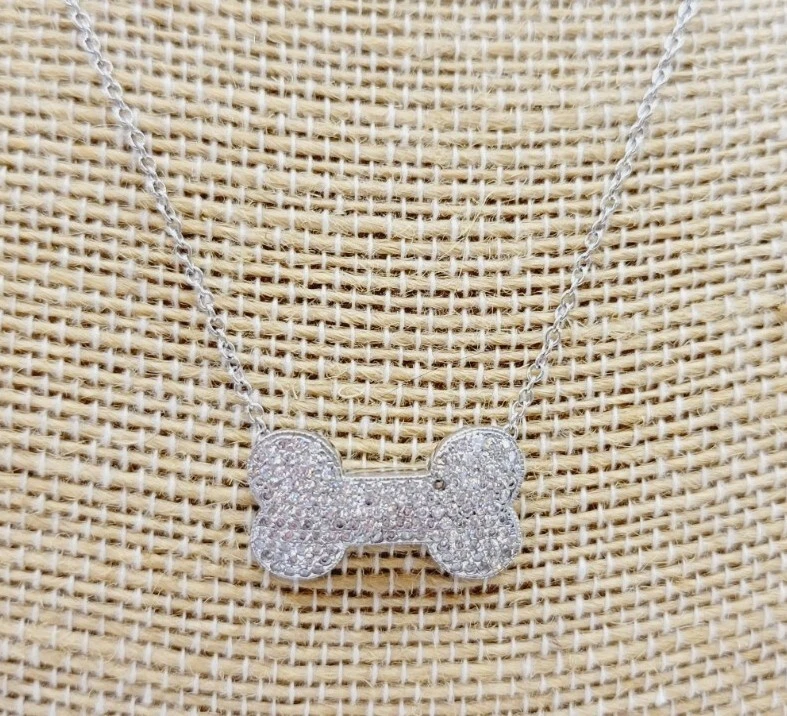 Collar de plata de ley con hueso de perro pavé de cristal blanco 18" Foto 2 de 4