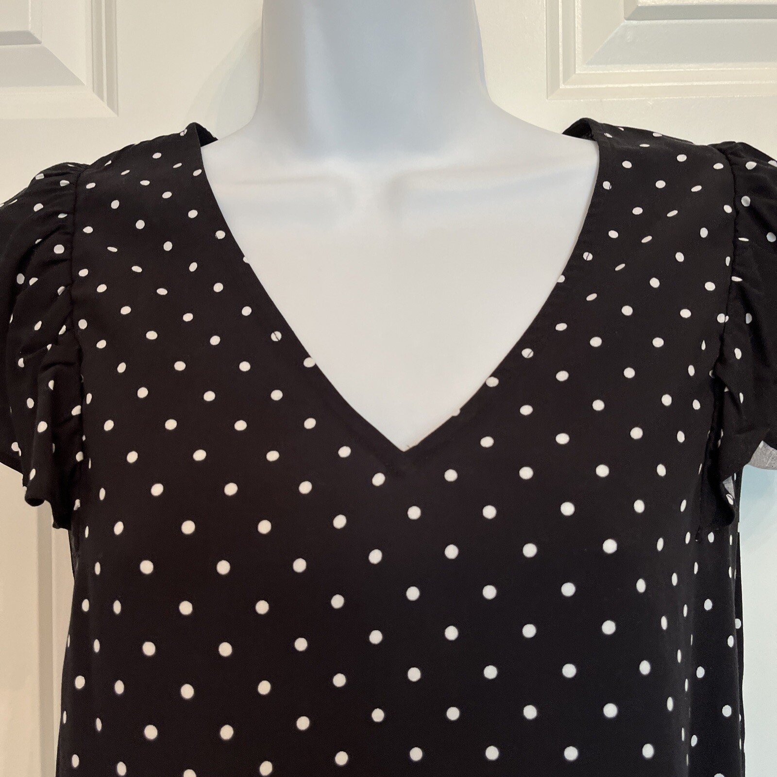 Old Navy XS Basic Top V Neck Flutter Sleeve Black… - image 2