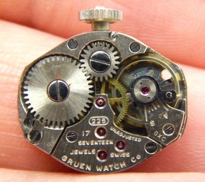 Vintage Gruen 225 17 jewel ladies wrist watch movement with  display picture 3