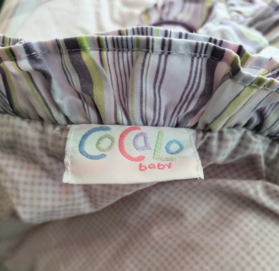 蝴蝶粉色紫色荷叶边被子 42 英寸 X 34 英寸 Cocalo 出品  — 第 3/4 张图片