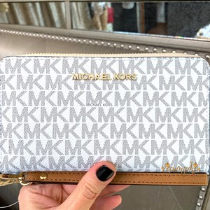 michael kors vanilla wallet