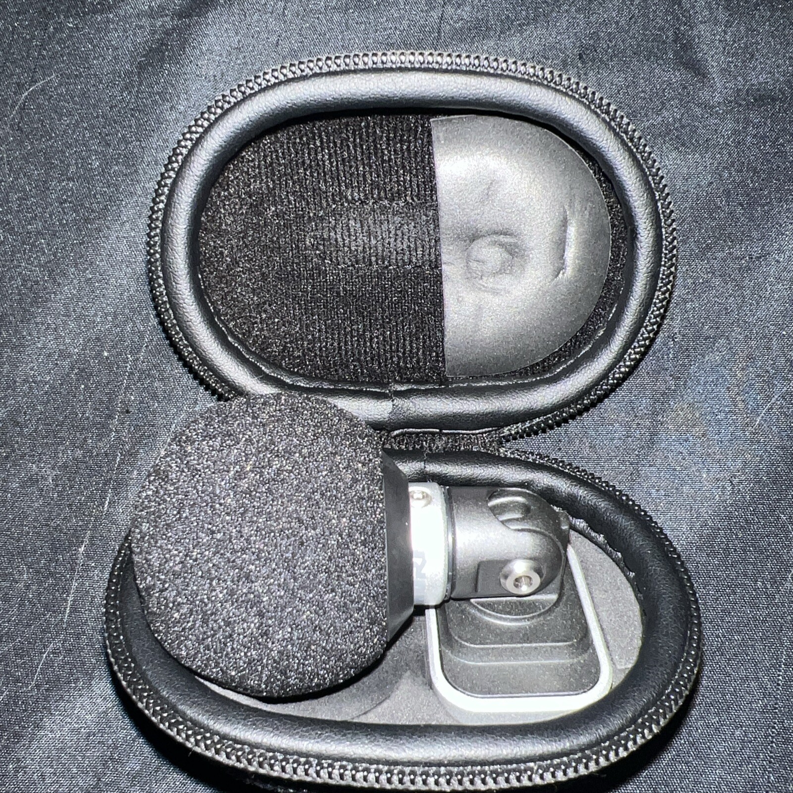 Shure MV88 Portable iOS Microphone for iPhone/iPad/iPod via Lightning Connector,