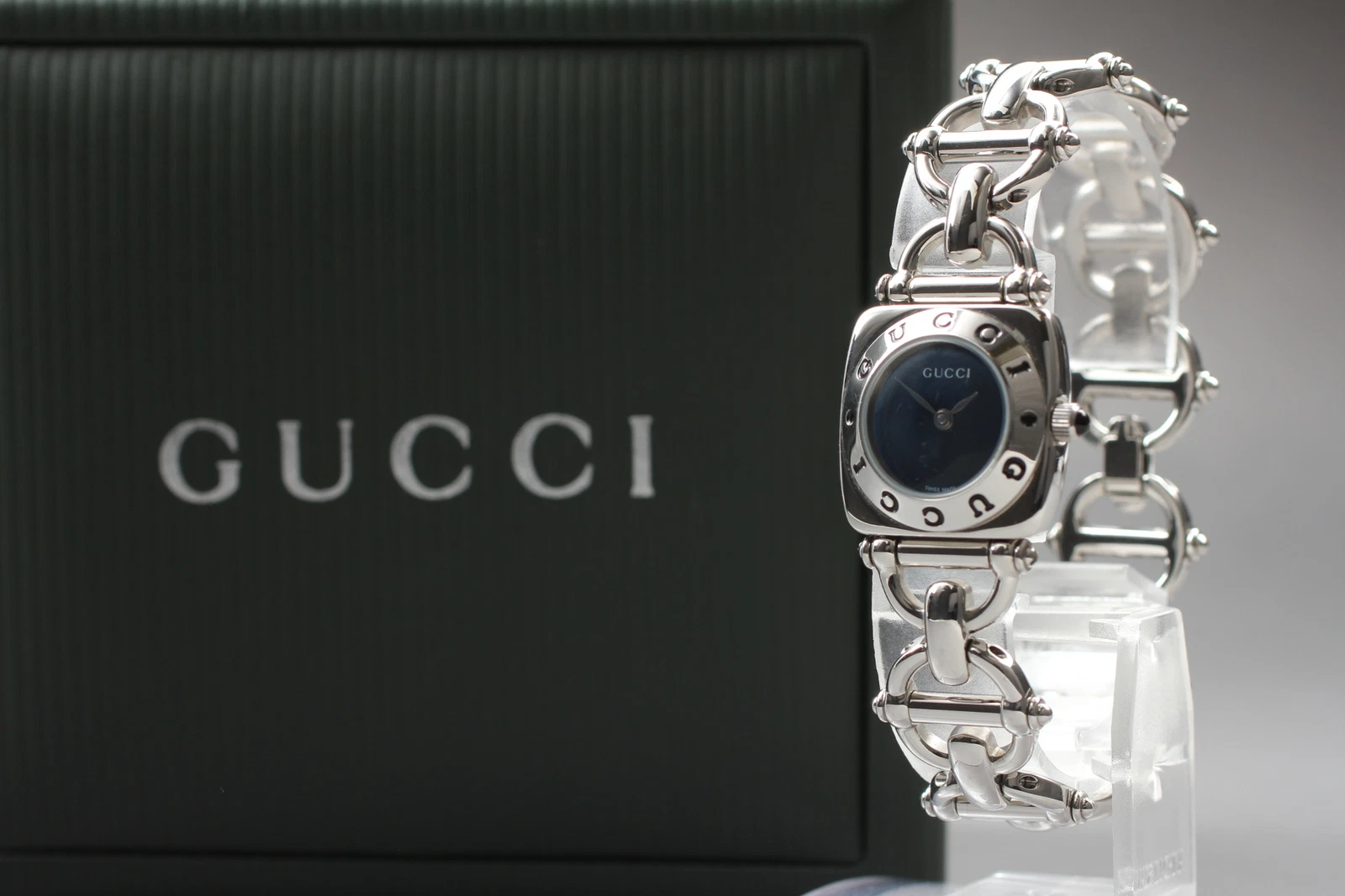 [Boite N comme neuve] Montre à quartz femme vintage GUCCI 6400L Horsebit argent du JAPON