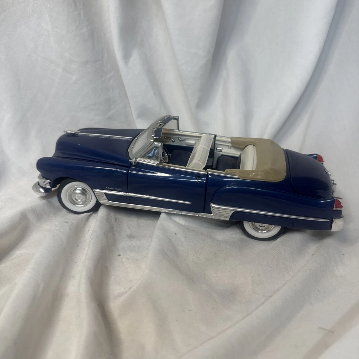 Road Signature Cadillac 1:18 Scale Diecast & Toy Vehicles for sale