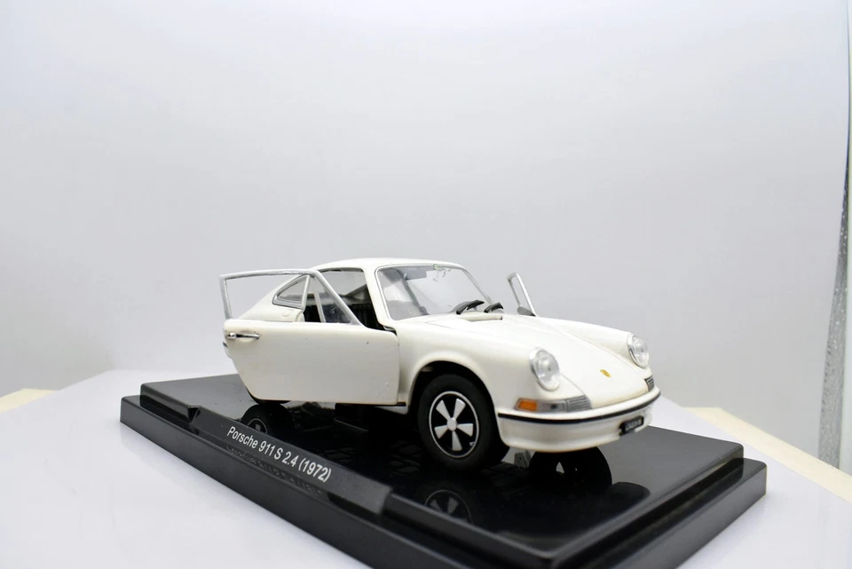 Modellino auto scala 1:24 Porsche 911 modellismo statico collezione asta usati - Immagine 2 di 4