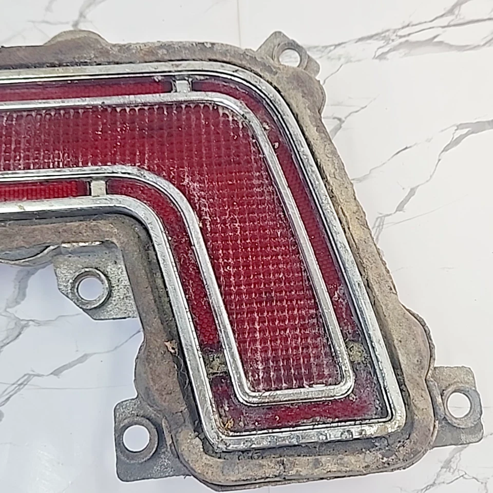 Luz trasera GM 5960251 1968 Pontiac Catalina Executive Bonneville OE pasajero derecha Foto 2 de 4