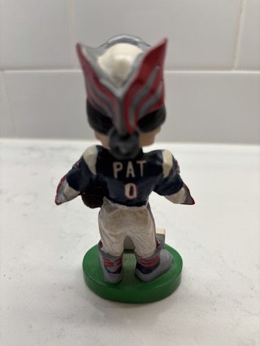 2001 World Champs New England Patriots Dunkin Donut Mascot Bobble Head & Glass - Picture 5 of 9