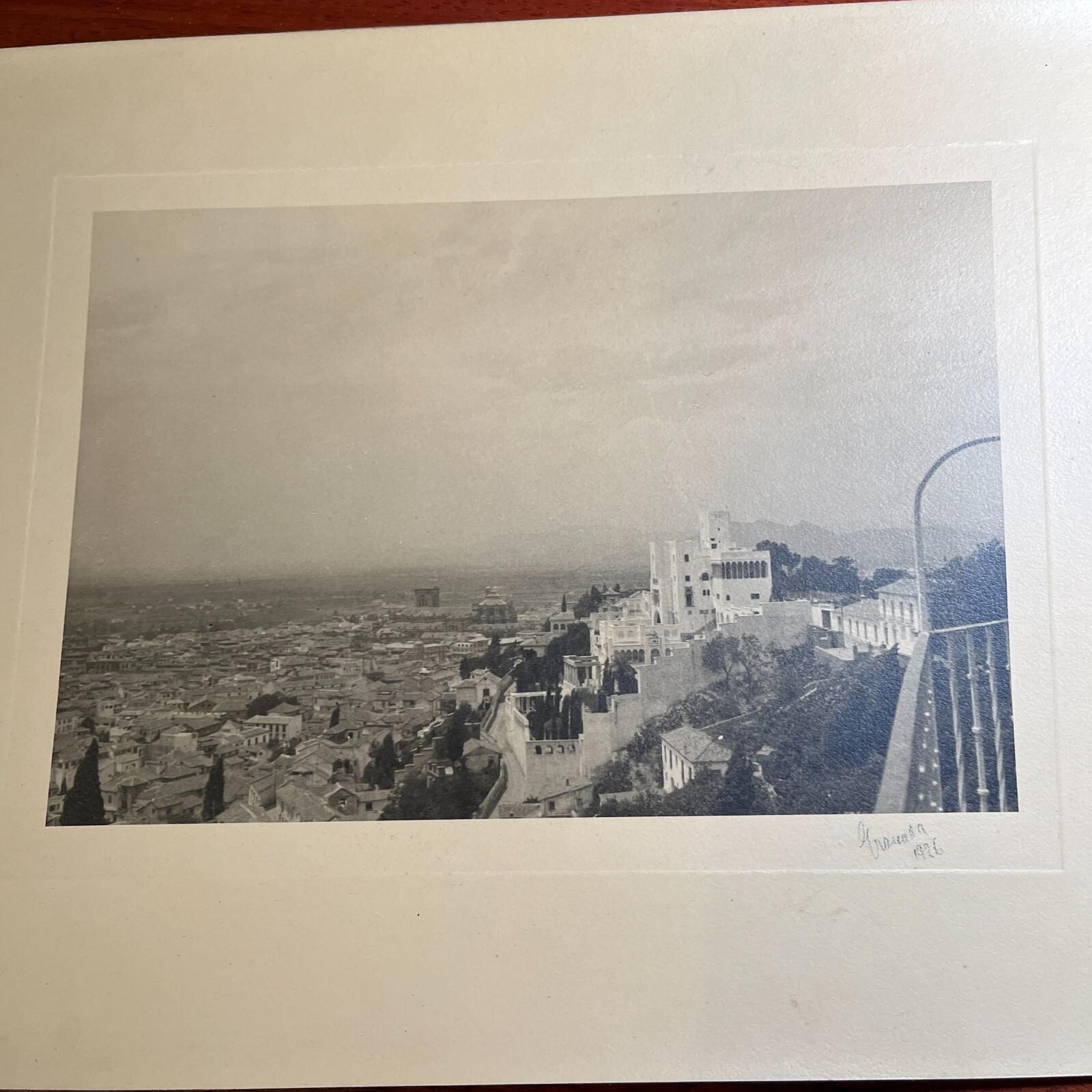 Foto 1 di 9