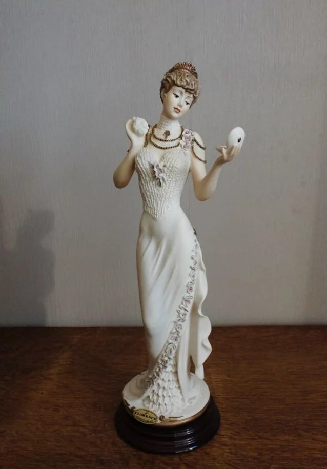 Giuseppe Armani Porcelain Figurine Lady Serena Florence