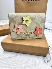 COACH CH620 Mini Floral Print Chain Wallet – Signature Canvas, Khaki