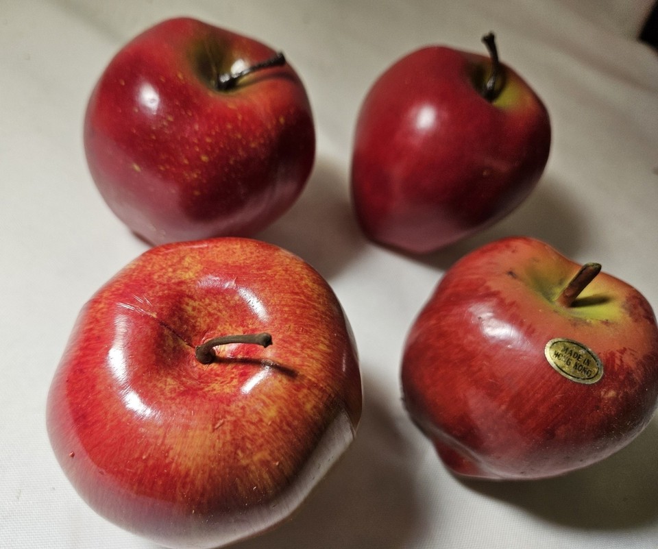 Fake Apple Object 4 Pack- 2-Red & 2-Green Apples Plastic Fake Fruit For Decorative ...